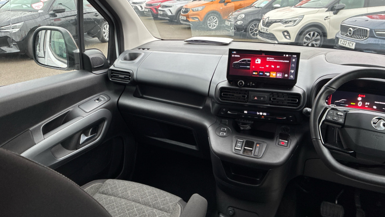 Vauxhall Combo Life 100kW Ultimate 52kWh 5dr Auto Electric Estate